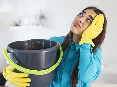 Как слить воду с натяжного потолка: пошаговое руководство и советы