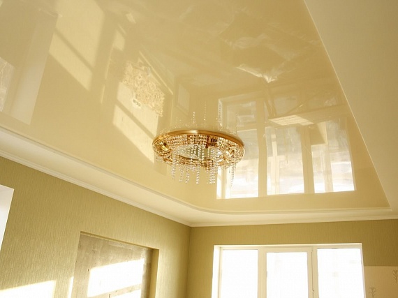 Глянцевые натяжные потолки