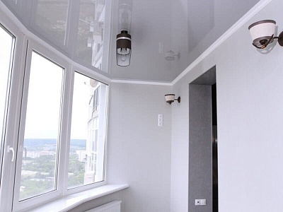 Натяжной потолок на балкон 