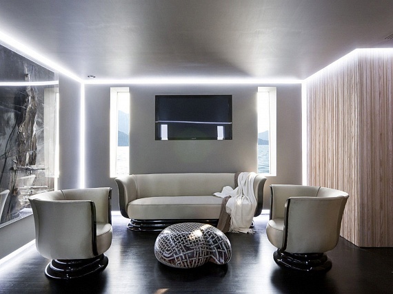 Натяжные потолки со световыми линиями